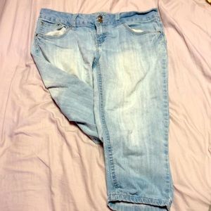Light wash denim capris